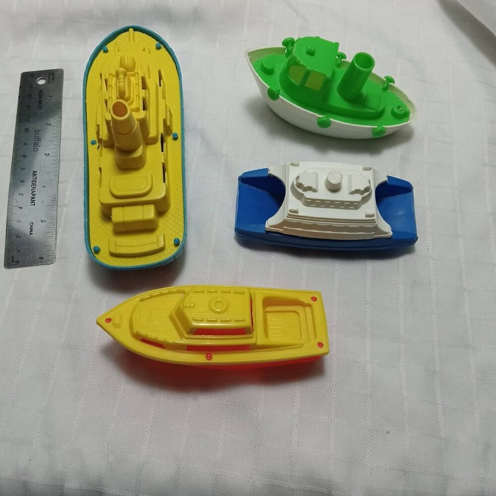 4 vintage plastic bath boats